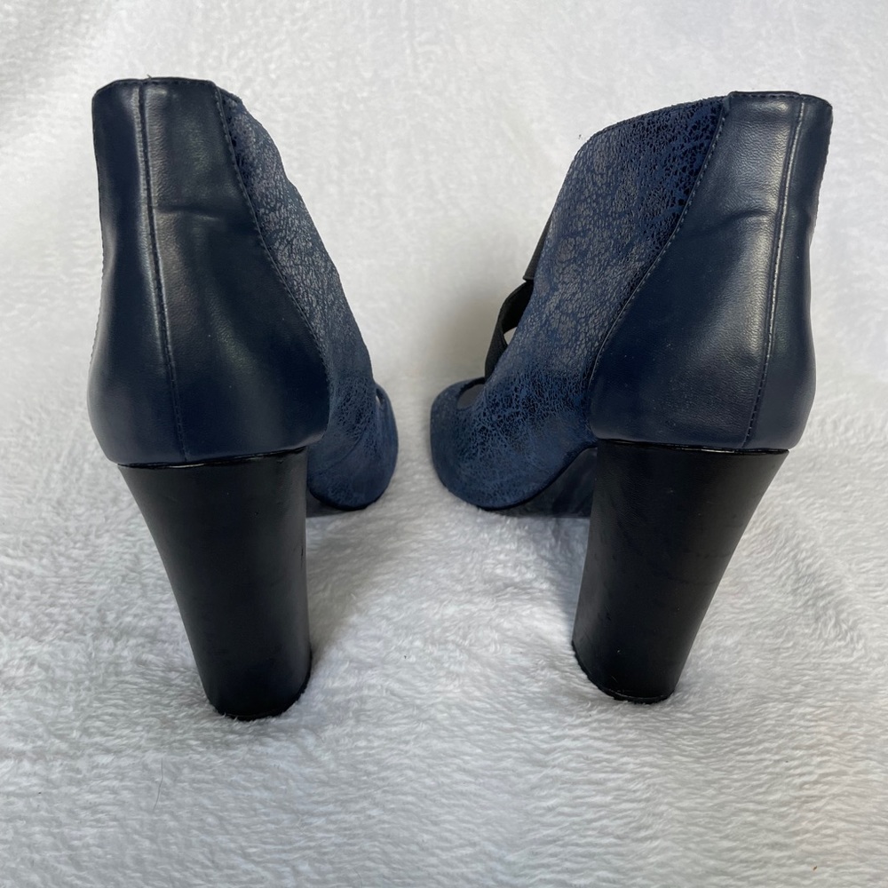 Charles David Blue Snakeskin Heels! - Picture 3 of 4